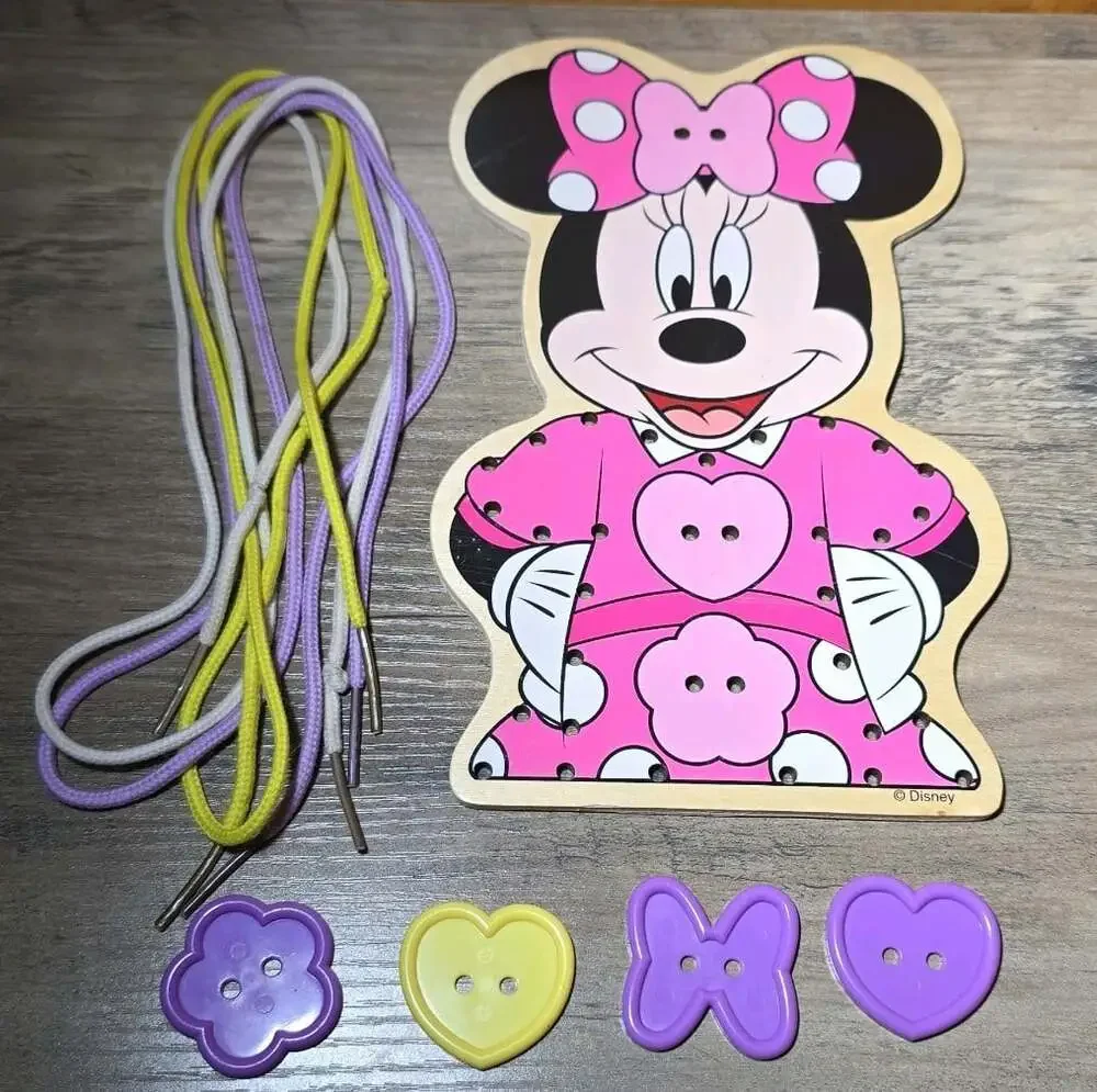 Melissa & Doug Disney MINNIE MOUSE Wooden Lacing Learn to Lace-Up